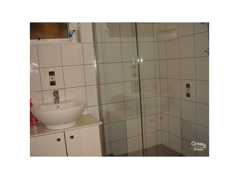1/4 Walnut Street, Carnegie VIC 3163