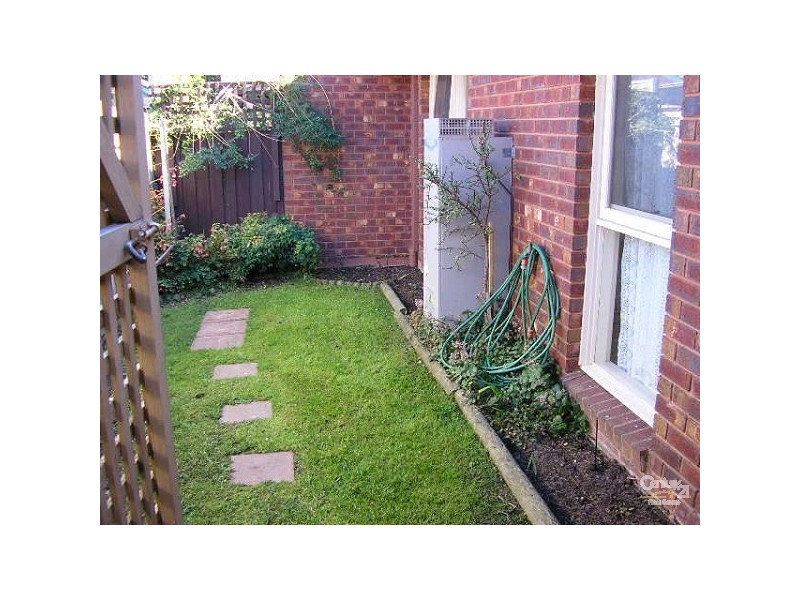 2/13 Howe Street, Murrumbeena VIC 3163