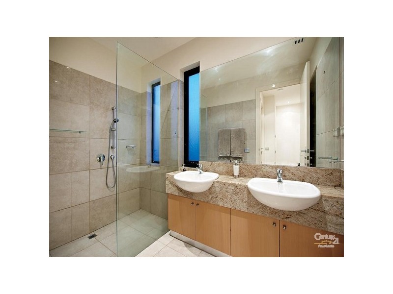 55 Beach Road, Hampton VIC 3188