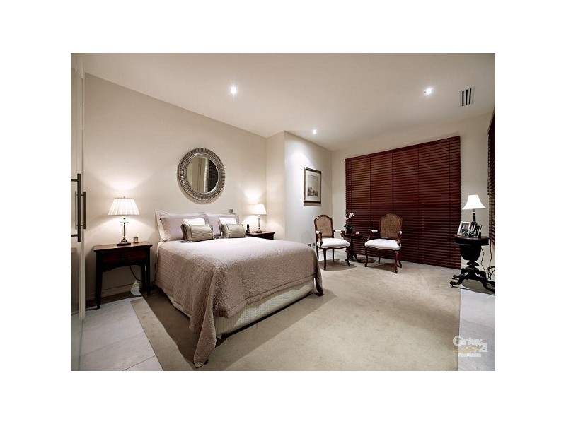 55 Beach Road, Hampton VIC 3188