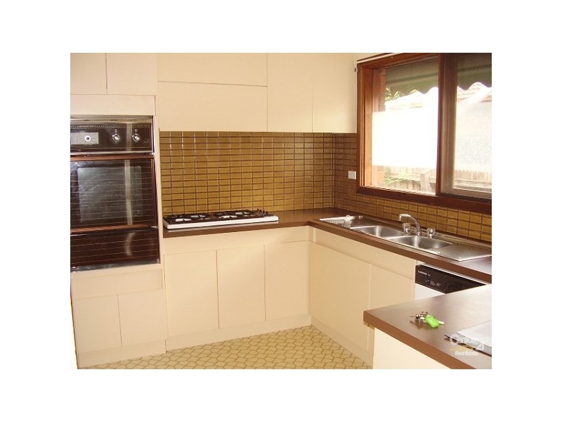 2/8 Melton Avenue, Carnegie VIC 3163