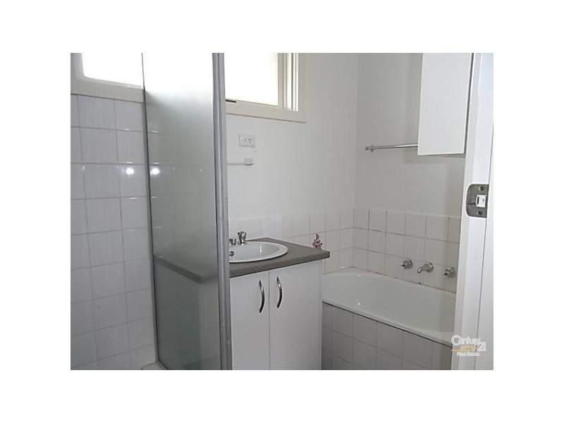 2/28 Coorigil Road, Carnegie VIC 3163