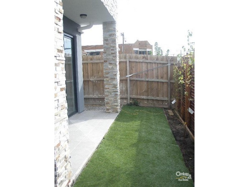 1/329 Neerim Road, Carnegie VIC 3163