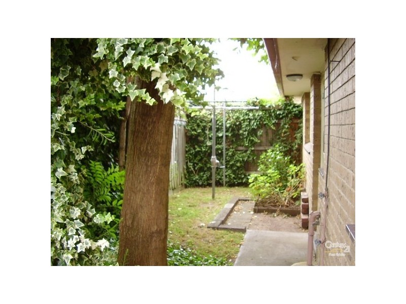 8/28 Coorigil Road, Carnegie VIC 3163