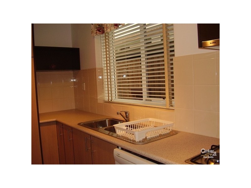 1/4 Walnut Street, Carnegie VIC 3163