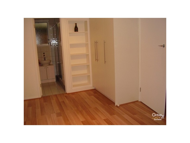 1/4 Walnut Street, Carnegie VIC 3163