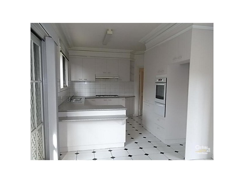 2/11 Woodville Avenue, Glen Huntly VIC 3163