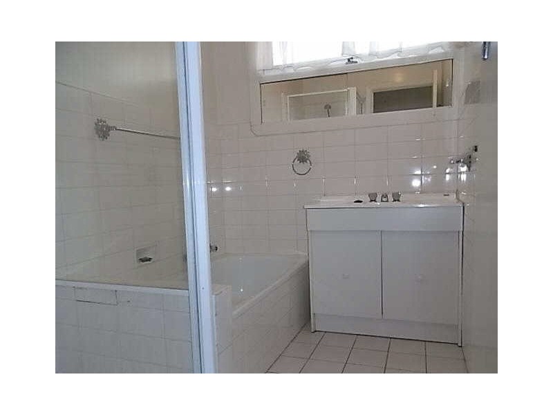 2/10  Weeroona Road, Murrumbeena VIC 3163