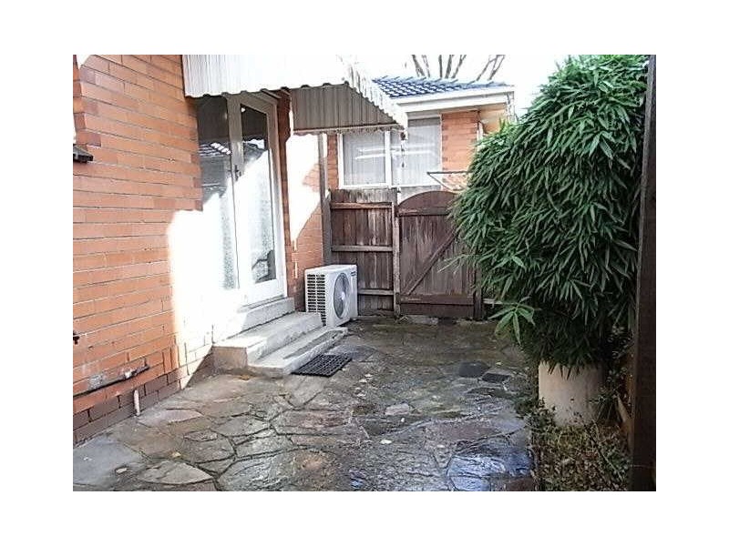 2/10  Weeroona Road, Murrumbeena VIC 3163