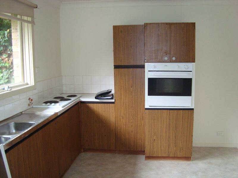 8/28  Coorigil Road, Carnegie VIC 3163