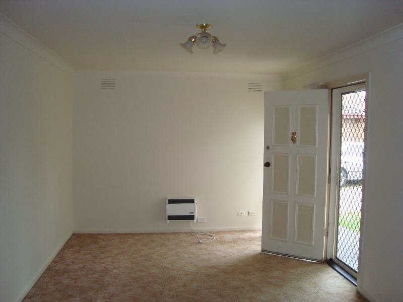 8/28  Coorigil Road, Carnegie VIC 3163