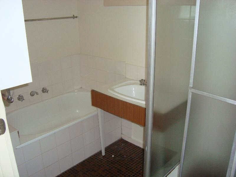 8/28  Coorigil Road, Carnegie VIC 3163