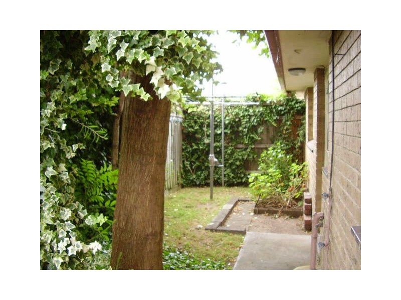 8/28  Coorigil Road, Carnegie VIC 3163