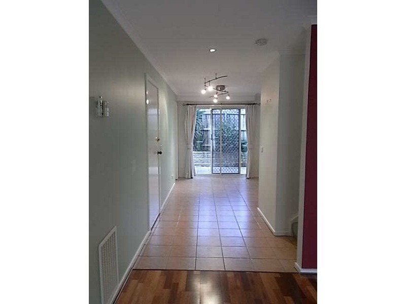 9  Elmtree Terrace, Chadstone VIC 3148