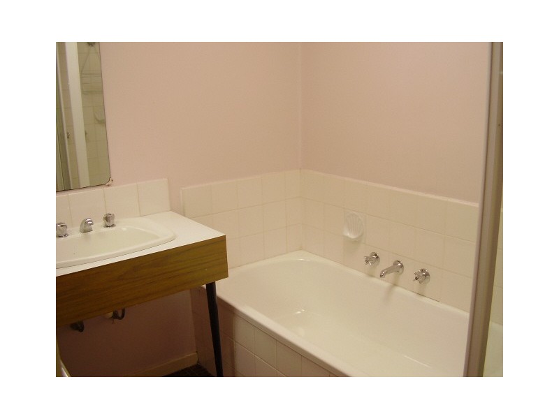 11/7  Gnarwyn Road, Carnegie VIC 3163