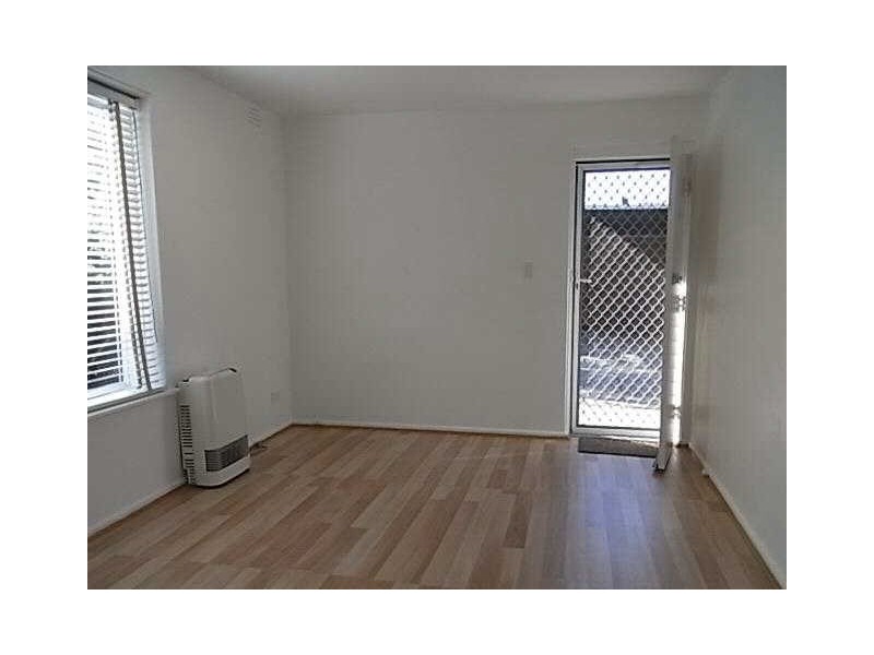 1/4  Walnut Street, Carnegie VIC 3163