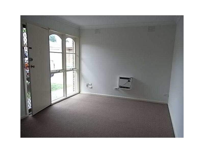 2/28  Coorigil Road, Carnegie VIC 3163