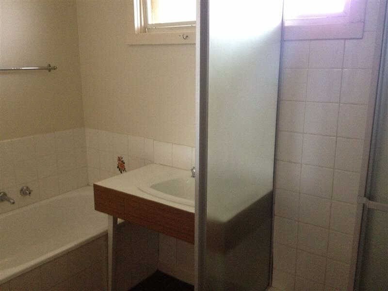 1/28  Coorigil Road, Carnegie VIC 3163