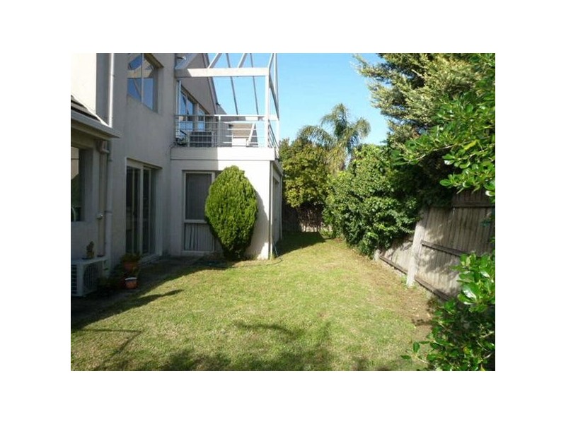 1/28  Coorigil Road, Carnegie VIC 3163