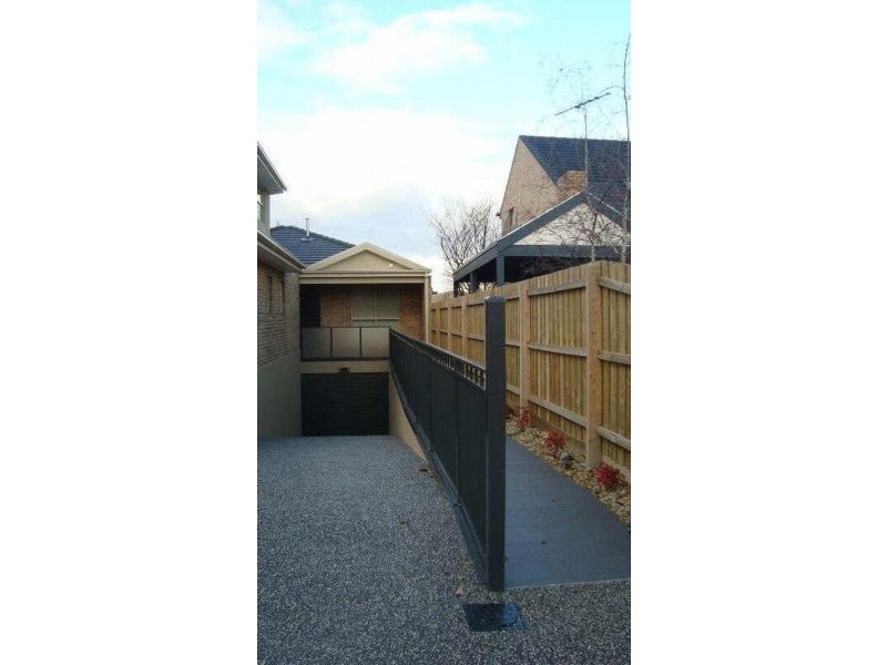 2/11 Grandview Grove, Carnegie VIC 3163