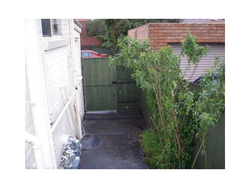 9/67  Coorigil Road, Carnegie VIC 3163