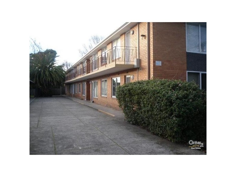 10/4 Walnut St, Carnegie VIC 3163