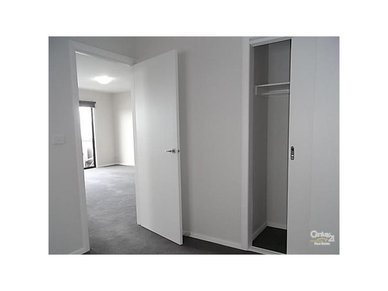 8/329 Neerim Road, Carnegie VIC 3163