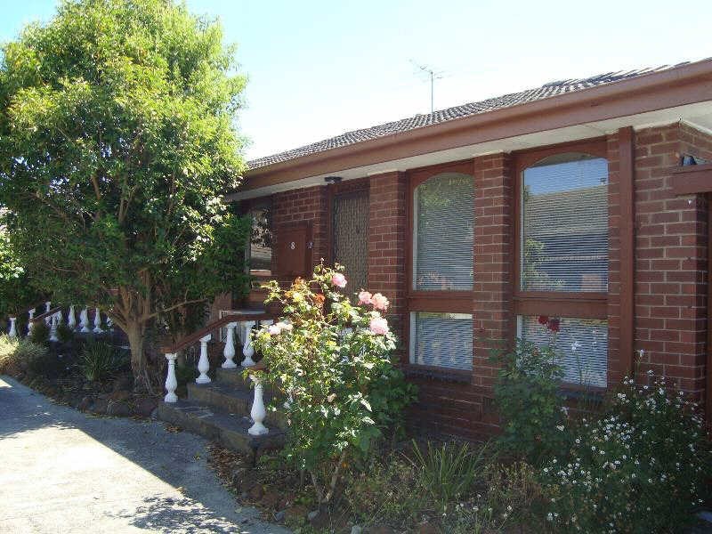 8/27  Coorigil Road, Carnegie VIC 3163