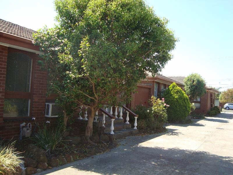 8/27  Coorigil Road, Carnegie VIC 3163