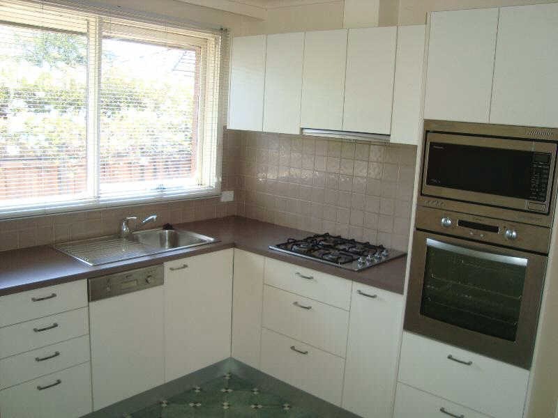 8/27  Coorigil Road, Carnegie VIC 3163