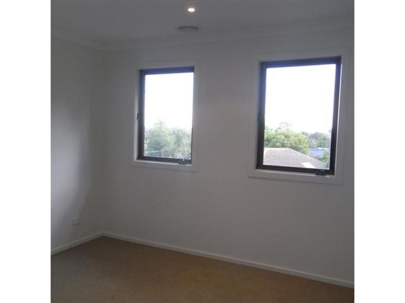 2/73 Waverley Road, Chadstone VIC 3148