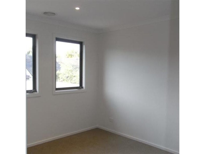 2/73 Waverley Road, Chadstone VIC 3148