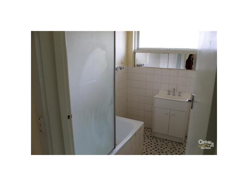 8/84 Coorigil Road, Carnegie VIC 3163