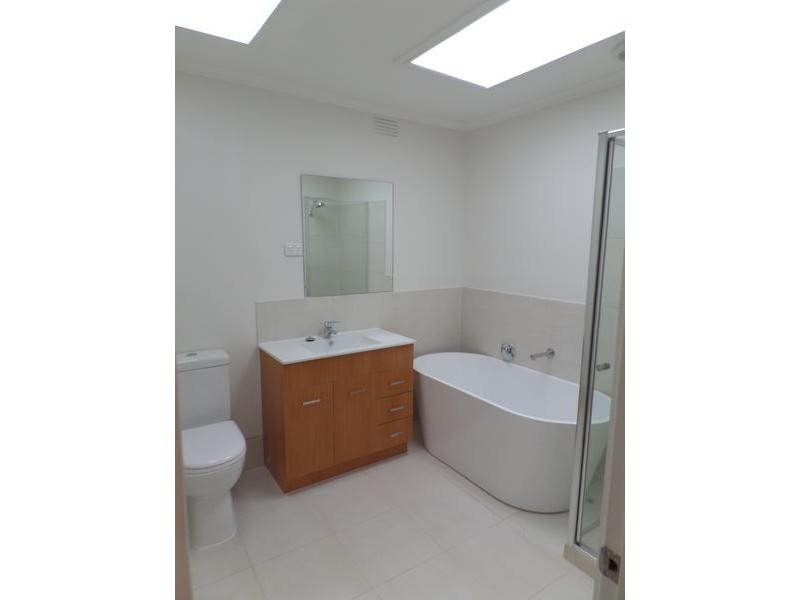 1/4 Woornack Road, Carnegie VIC 3163