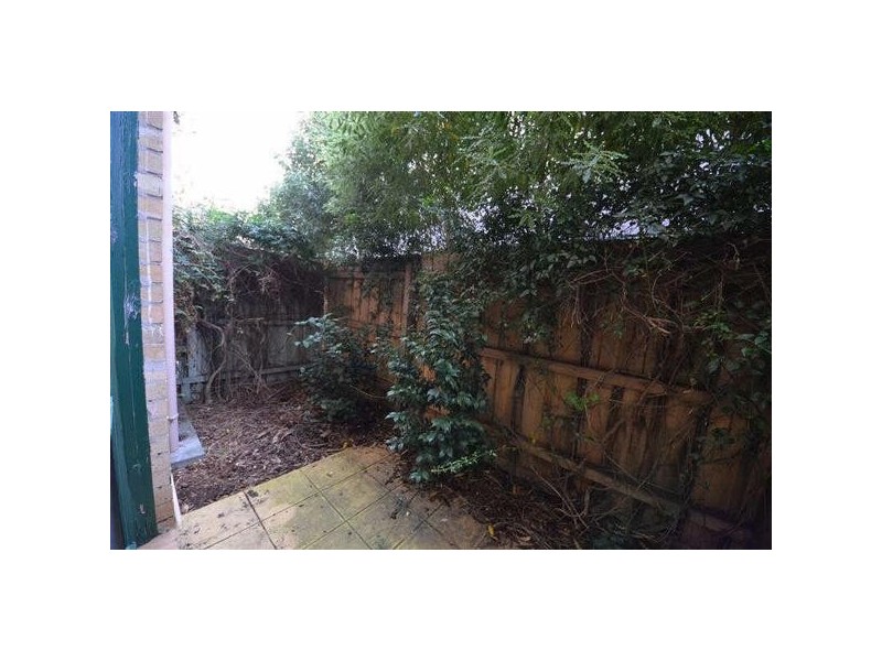 3/4  Poets Grove, Elwood VIC 3184