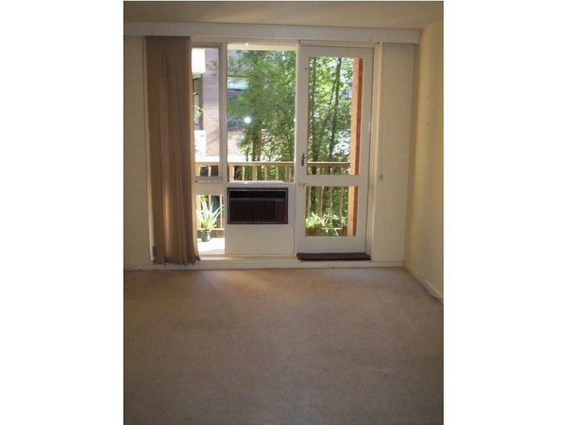 2/18  Charnwood Cresent, St Kilda VIC 3182