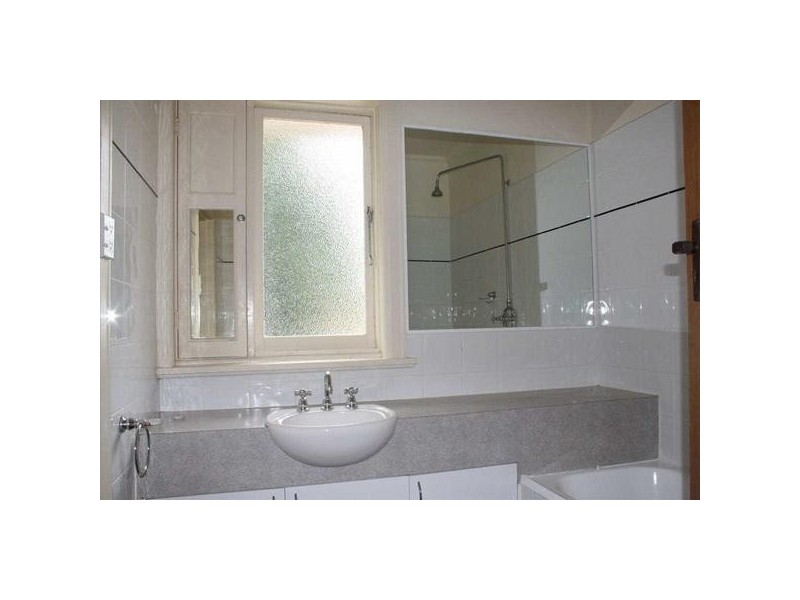 2/17  Hennessy Avenue, Elwood VIC 3184