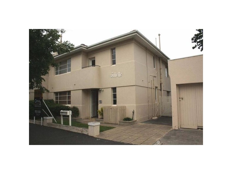 2/17  Hennessy Avenue, Elwood VIC 3184