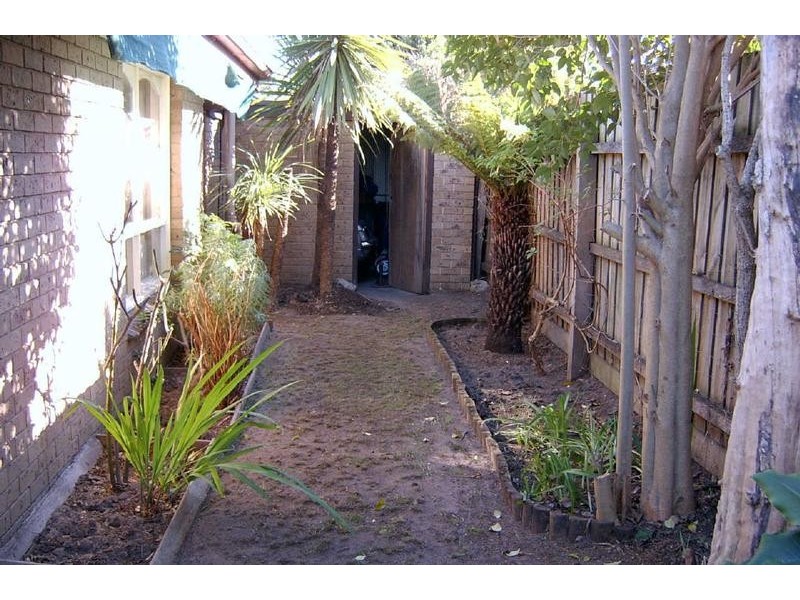 12/28  Coorigil Road, Carnegie VIC 3163