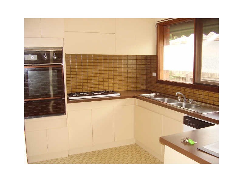 2/8  Melton Avenue, Carnegie VIC 3163