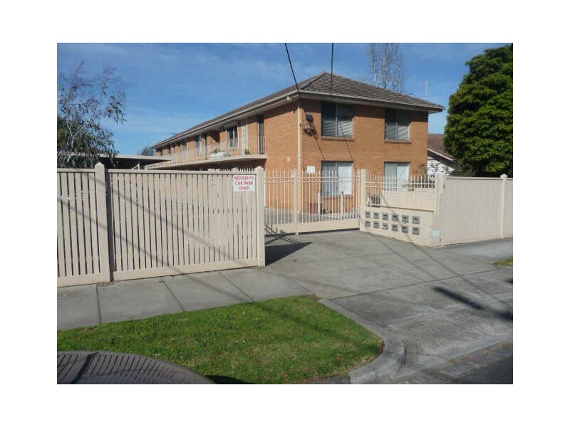 4/4  ORMOND ROAD, Ormond VIC 3204