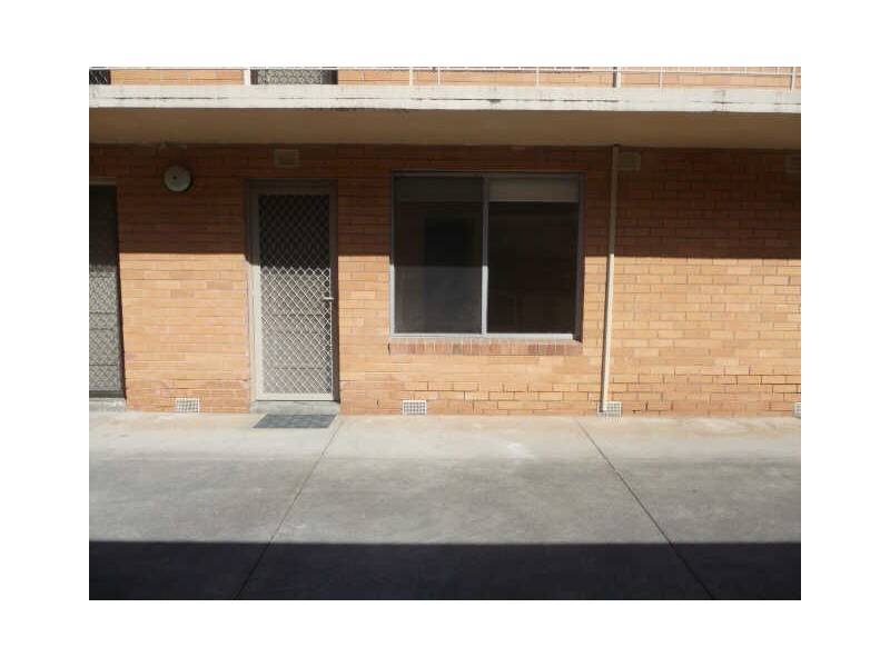 4/4  ORMOND ROAD, Ormond VIC 3204