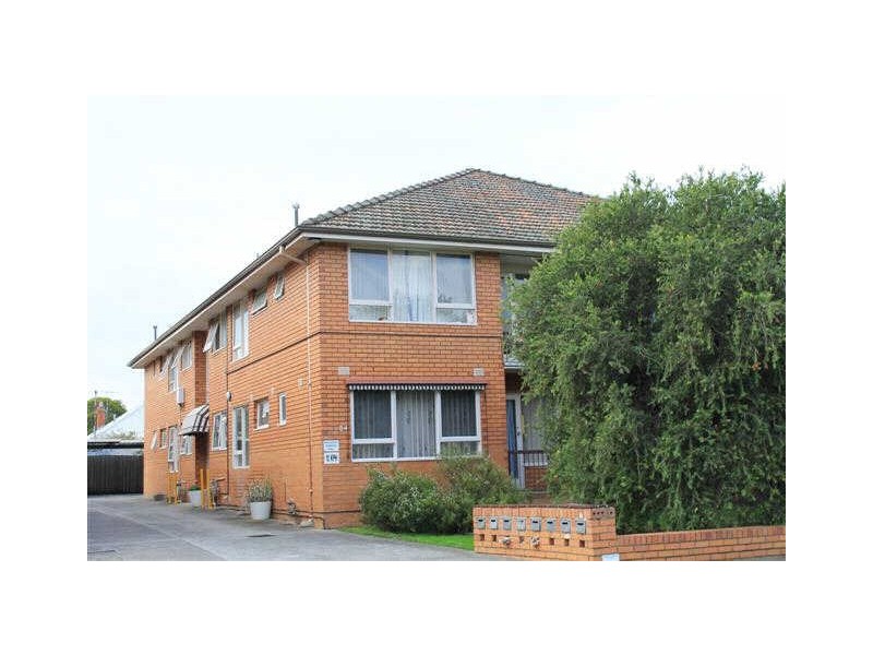 8/84  Coorigil Road, Carnegie VIC 3163