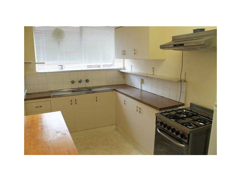 8/84  Coorigil Road, Carnegie VIC 3163