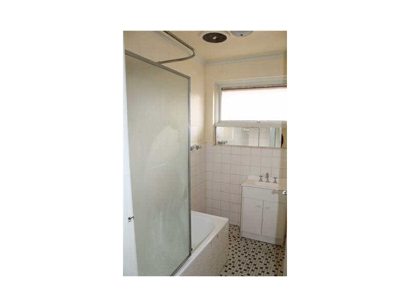 8/84  Coorigil Road, Carnegie VIC 3163