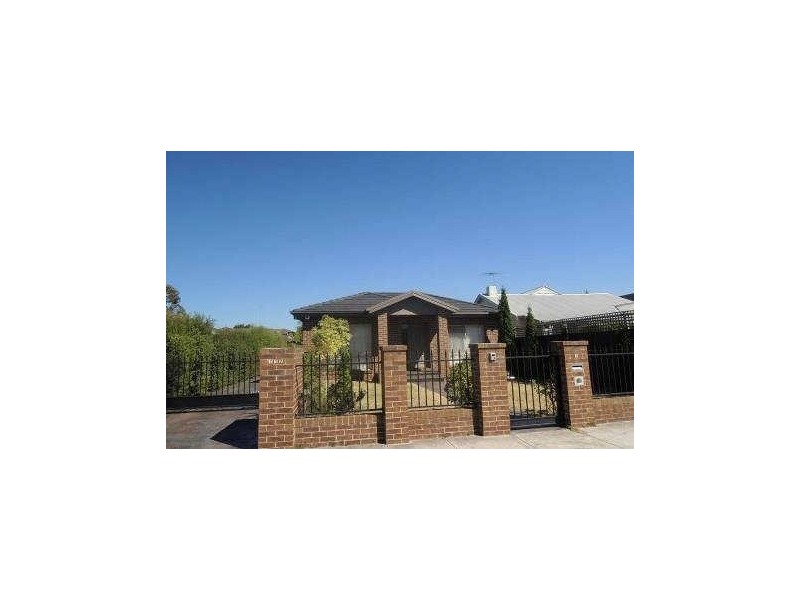 1/112  Truganini Road, Carnegie VIC 3163