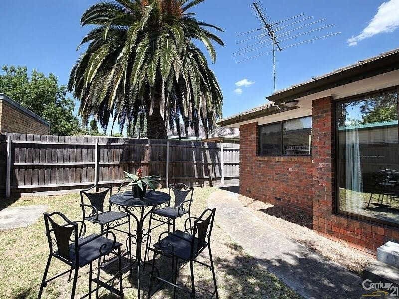 2/5  Woornack Road, Carnegie VIC 3163