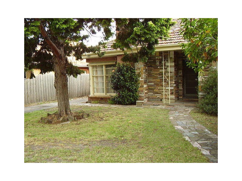 2  Strathearn Avenue, Murrumbeena VIC 3163
