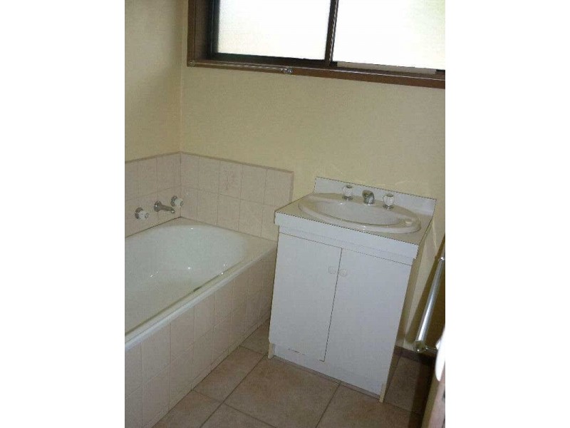 2/102  Centre Dandenong Road, Cheltenham VIC 3192