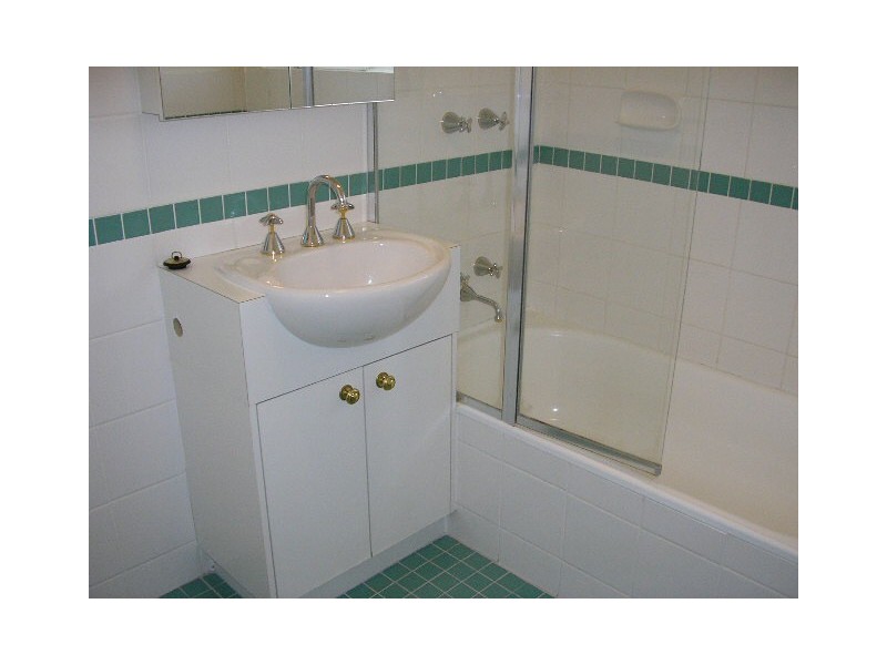 4/67 Coorigil Road, Carnegie VIC 3163